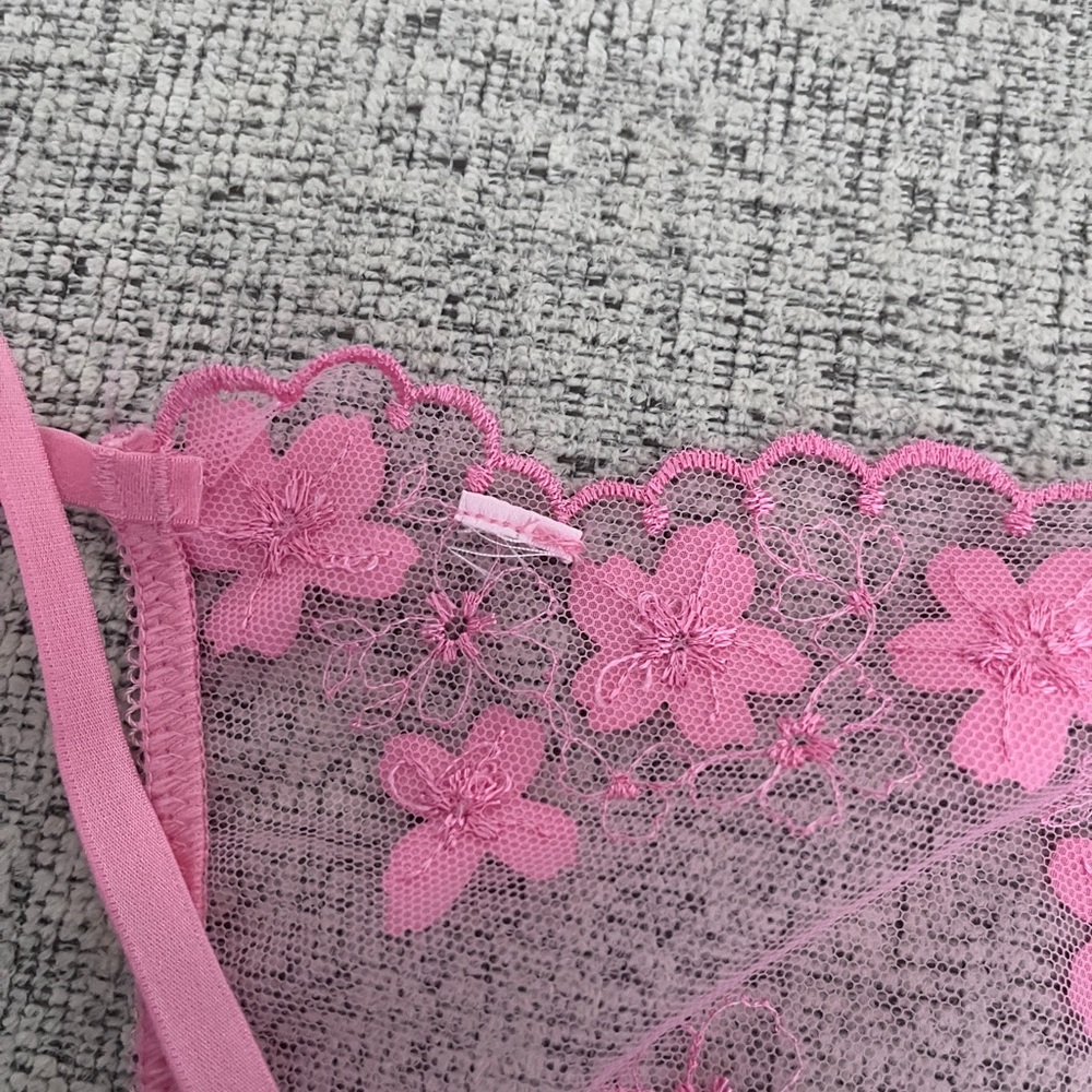 Victoria's Secret Pink Lace corset with V string - Picture 5 of 8